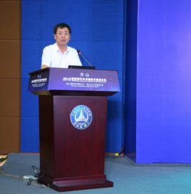 联盟秘书长王震坡教授受邀参加“2018 新能源汽车关键技术国际论坛”并作主题报告