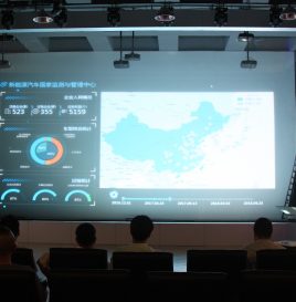 厦门金旅董事长吴文彬一行参观新能源汽车国家监测与管理平台
