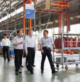 福建省政协副主席薛卫民一行调研厦门金旅