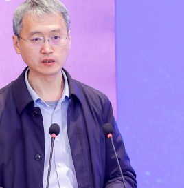 大赛回顾｜北京理工大学机械与车辆学院院长席军强为2025中国数字汽车大赛总决赛致辞